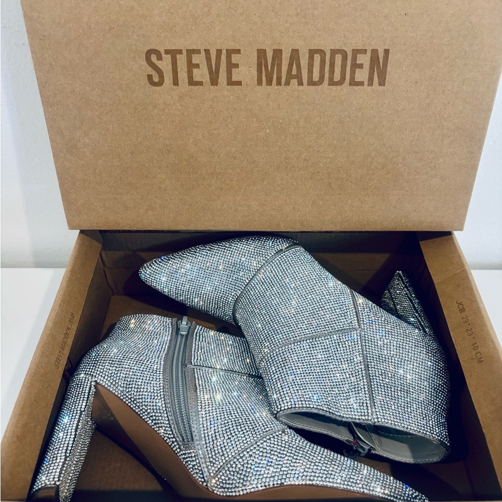 Steve Madden Silver Heeled Boots Sparkling Ankle Design - Picture 4 of 5